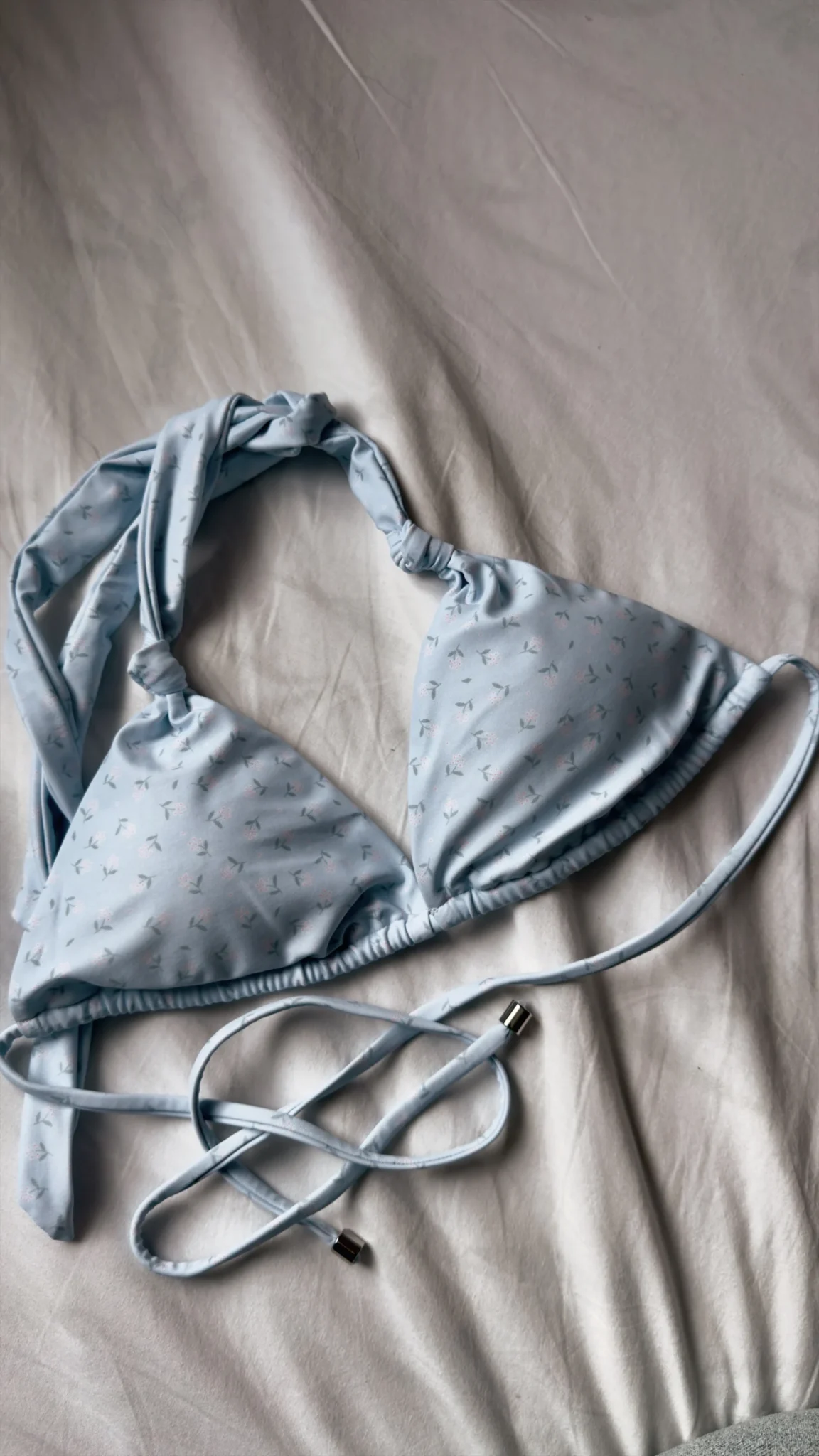 Featured image for Haut de maillot Chloe bleu fleuri Mennillo