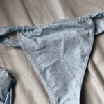 Thumbnail for Bas de maillot brésilien bleu fleuri Mennillo