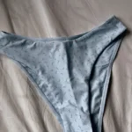 Featured thumbnail for Bas de maillot brésilien bleu fleuri Mennillo