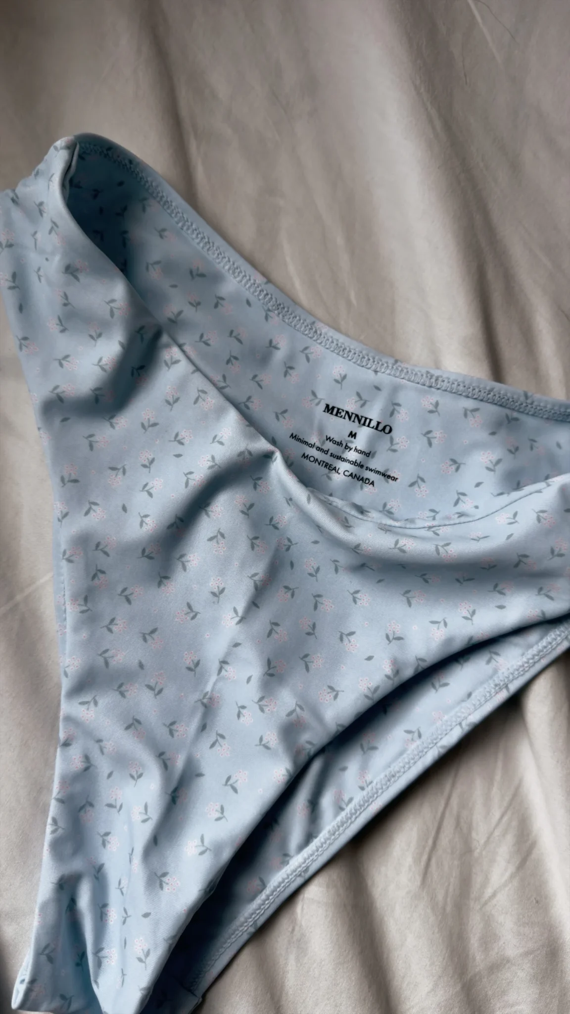 Image for Bas de maillot brésilien bleu fleuri Mennillo