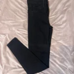 Featured thumbnail for Jeans Noir Levis skinny et taille haute- 24 - Très bon état