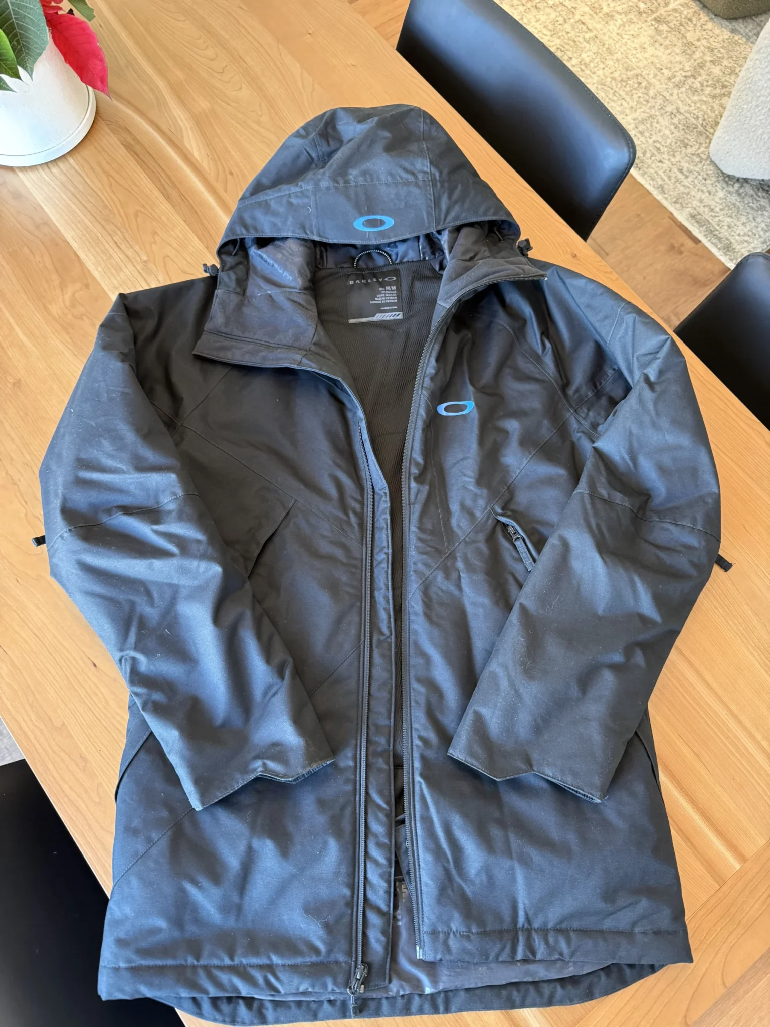 Featured image for Manteau d'hiver noir Oakley