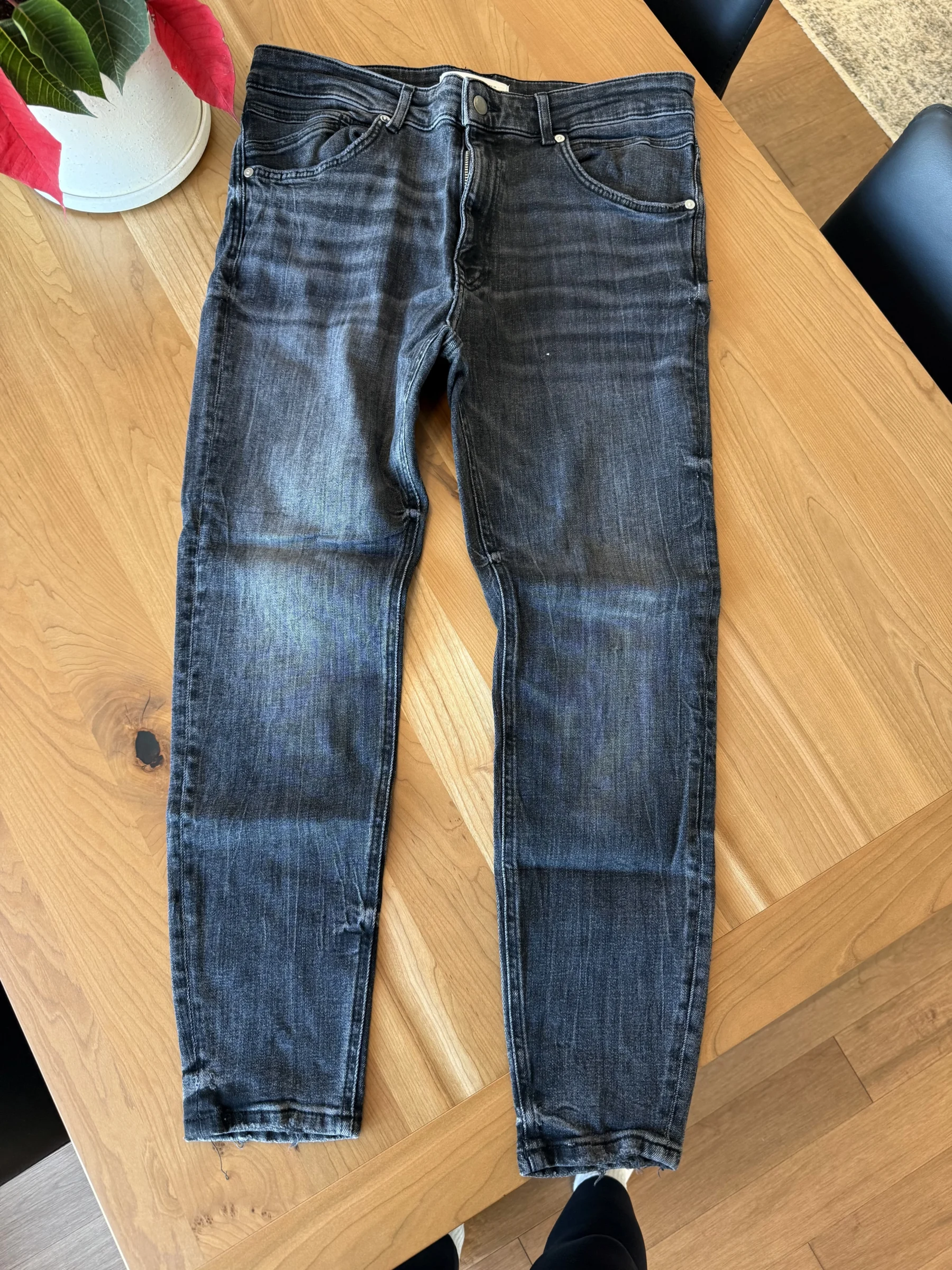 Jeans gris foncé du Zara Zara seconde main