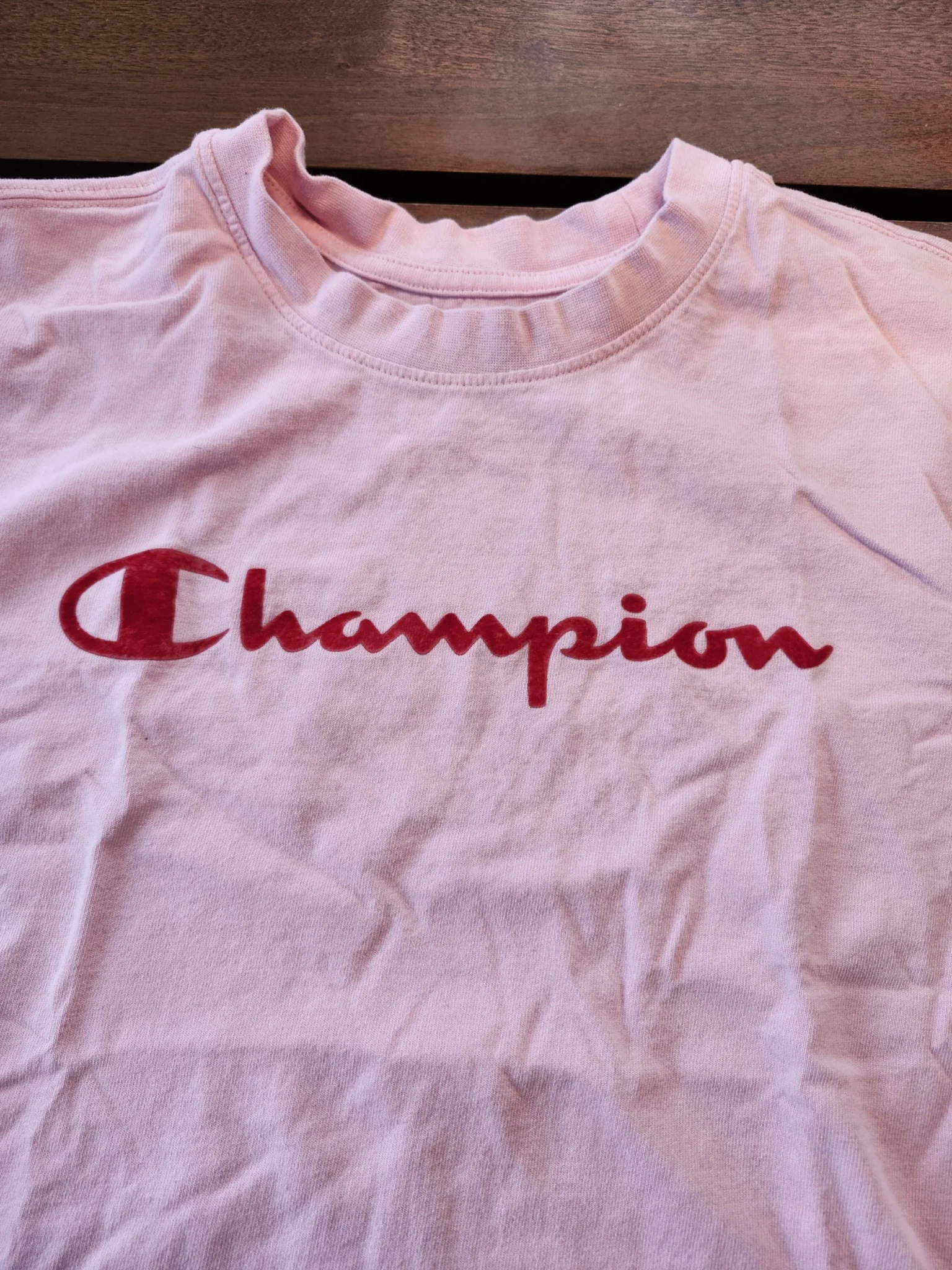 Image for Chandail courts Champion rose