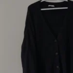 Featured thumbnail for Cardigan noir très doux American Eagle