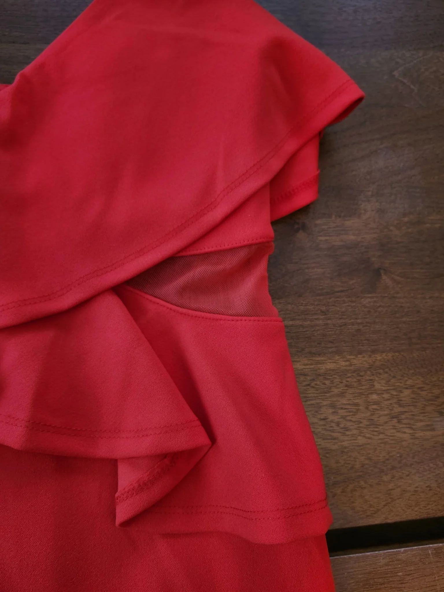 Image for Robe rouge à bretelles