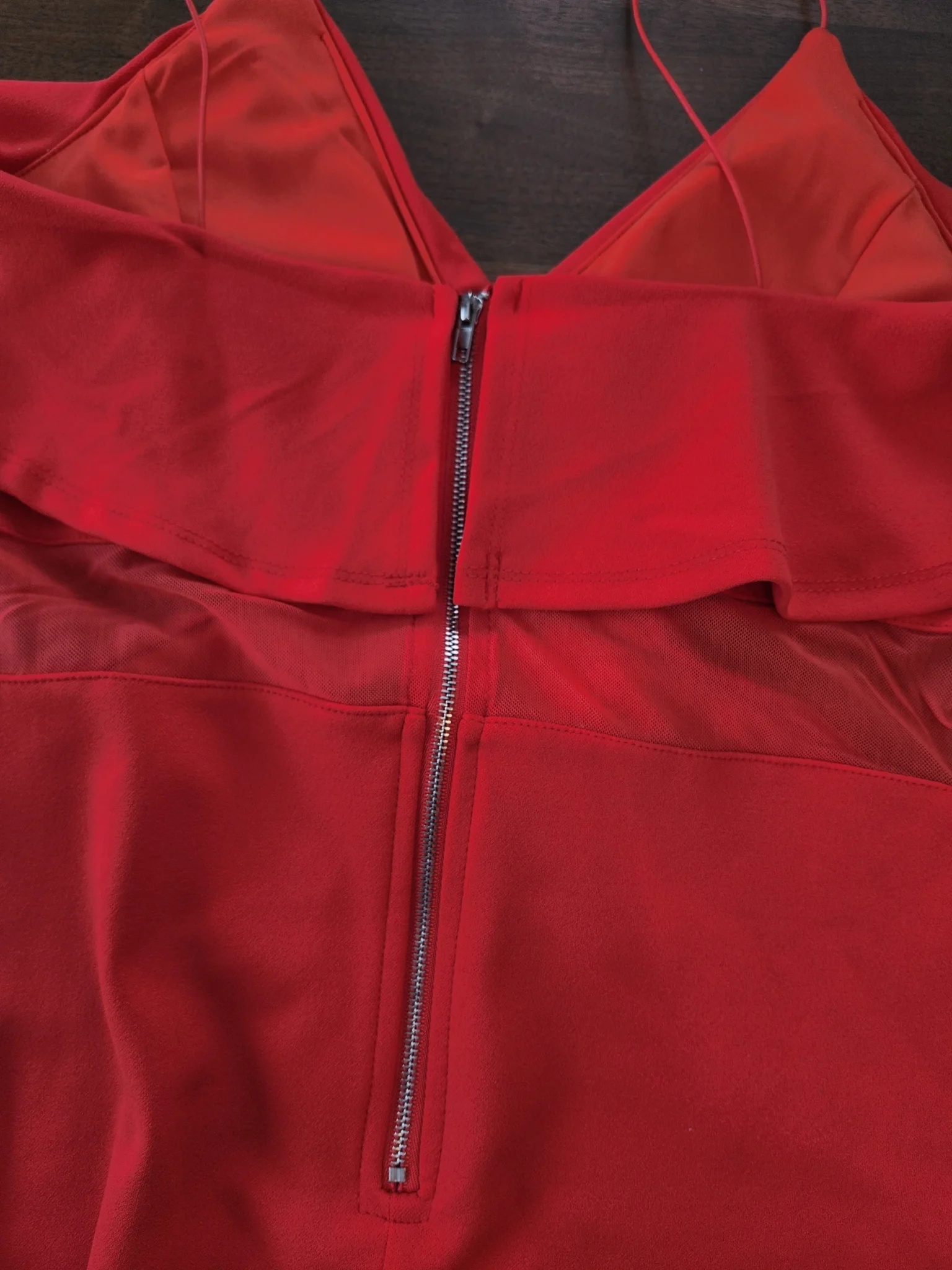 Image for Robe rouge à bretelles
