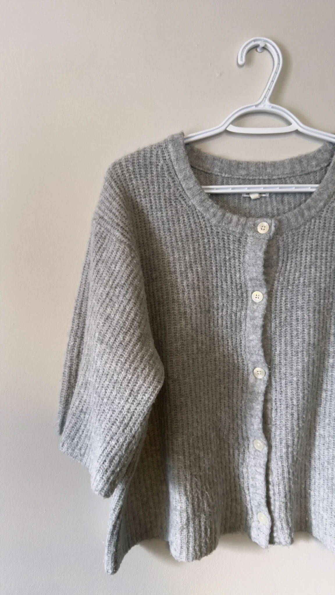 Featured image for Soft cardigan, short sleeves, Aerie grey