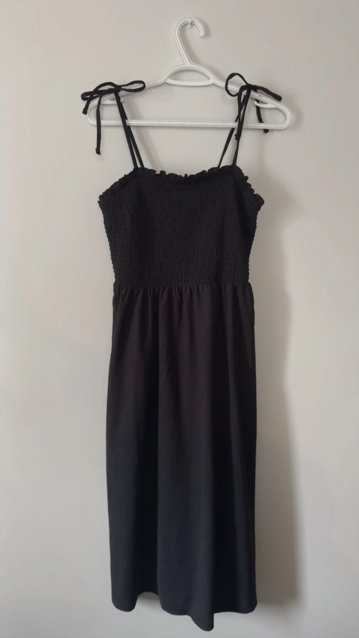 Featured image for Robe noire taille élastique fines bretelles H&M