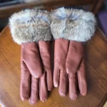 Thumbnail for Elegant gloves in tan leather and fur, lined with 3M Thinsulate.