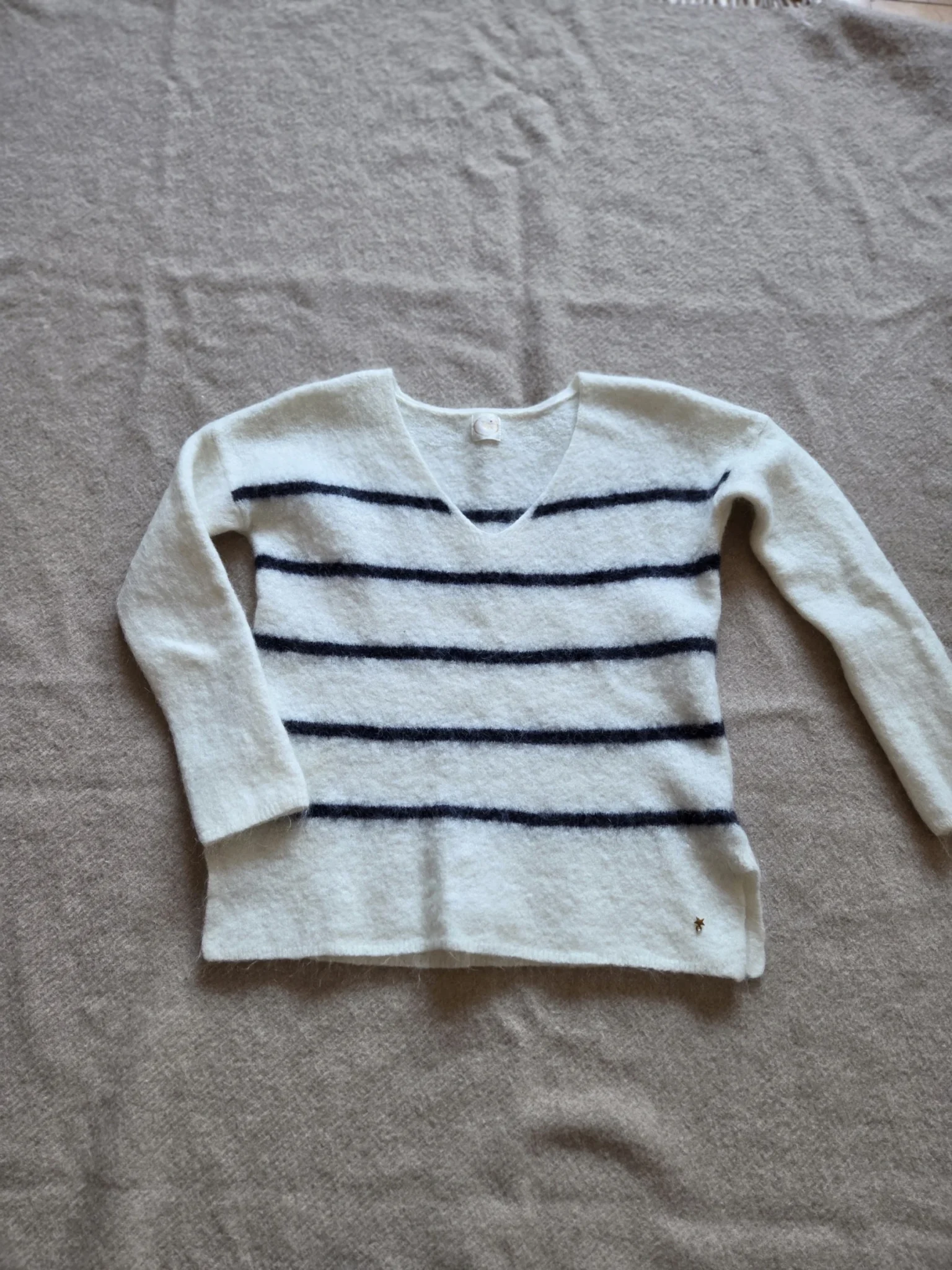 Featured image for Des Petits Hauts-Magnifique Pullover Model Cerfilon