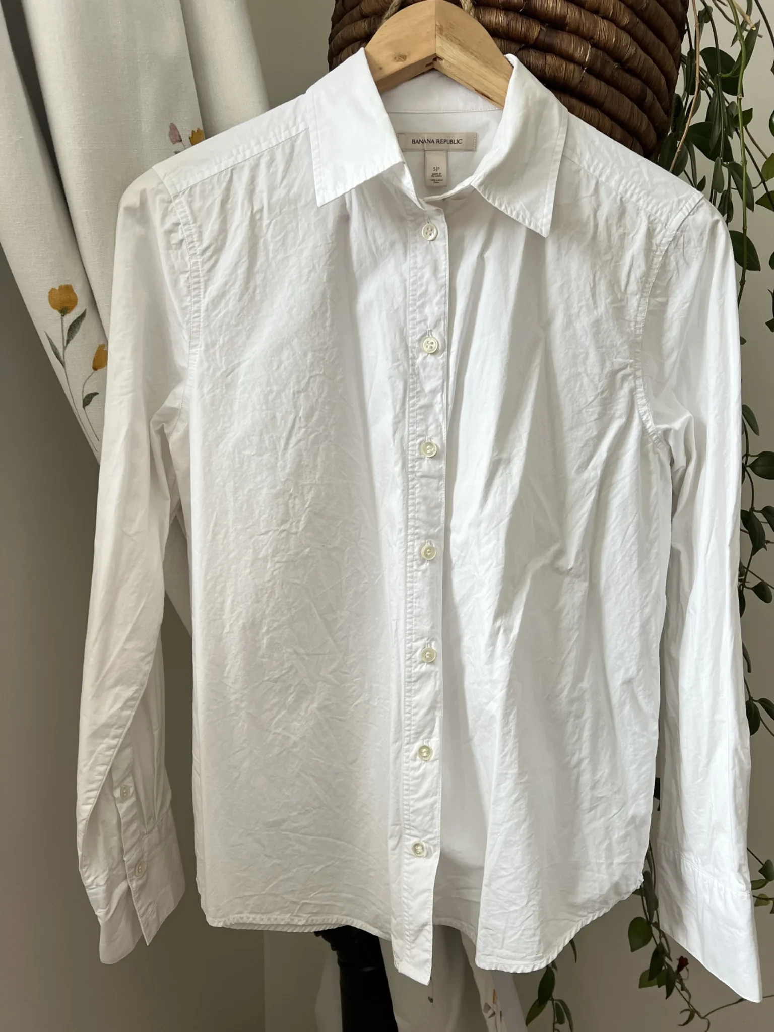 Featured image for ✨ Banana Republic white shirt S