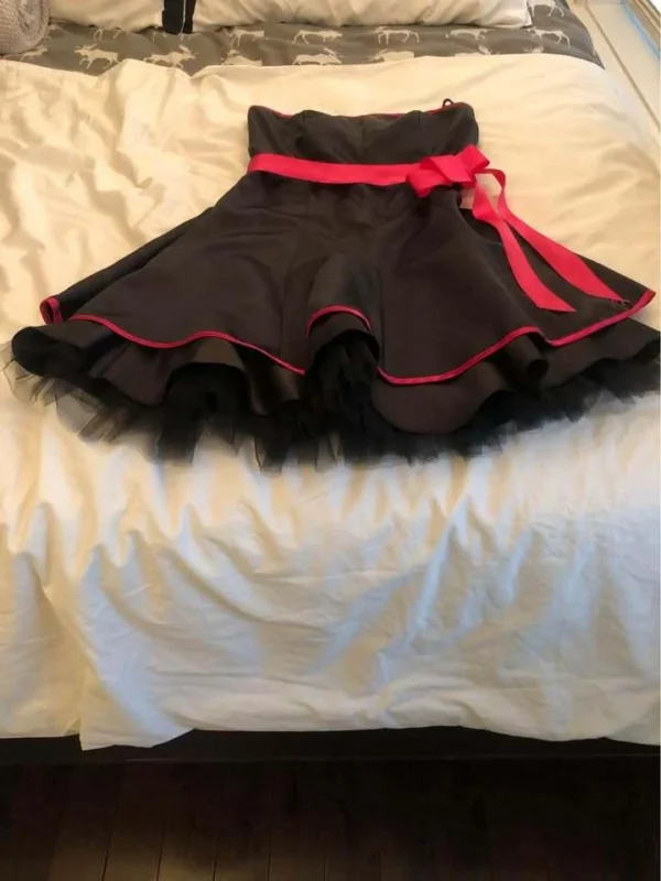 Featured image for Robe en satin avec crinoline