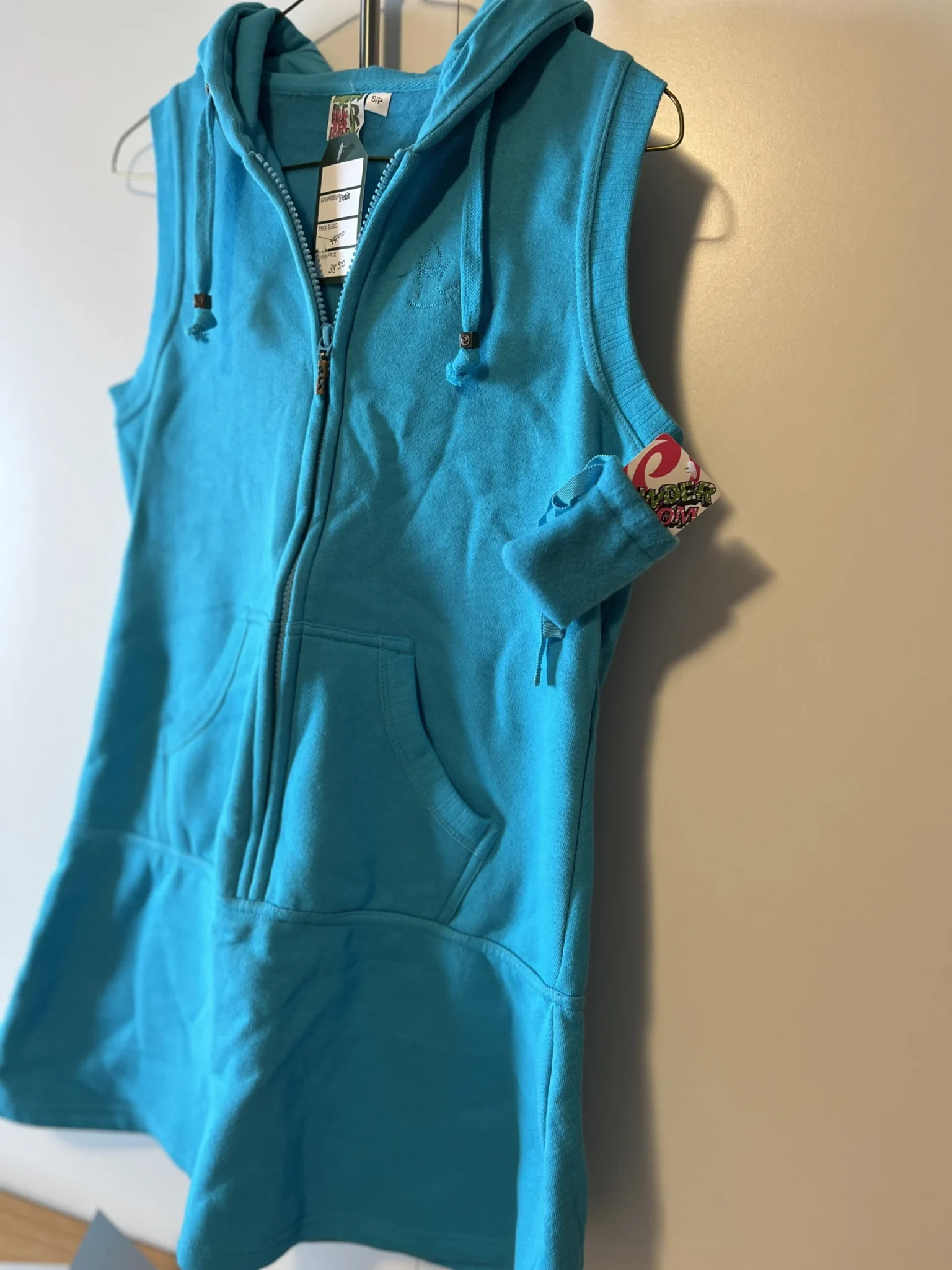 Featured image for Veste molleton sans manche- Powder room