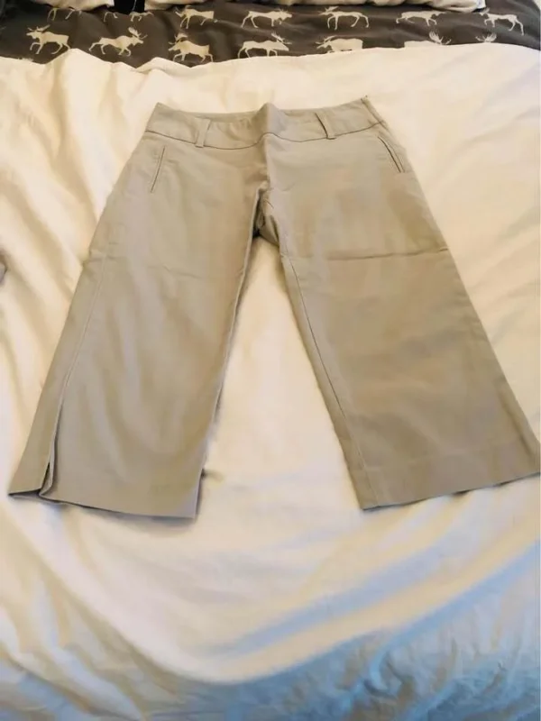 Featured image for RW&CO capri trousers size 0