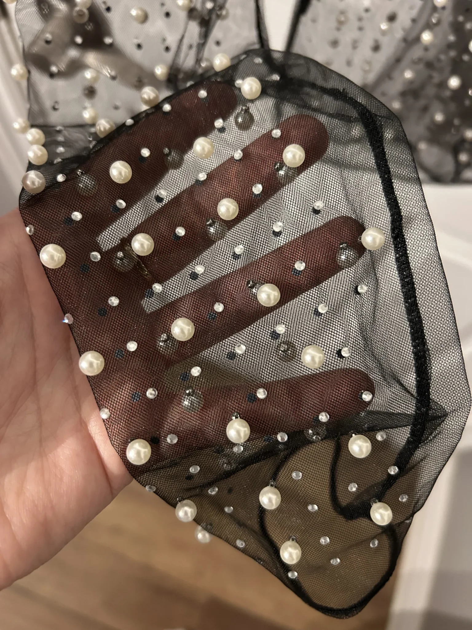 Image for Chandail filet avec perles et cristaux