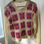 Featured thumbnail for Chandail avec motifs colorés