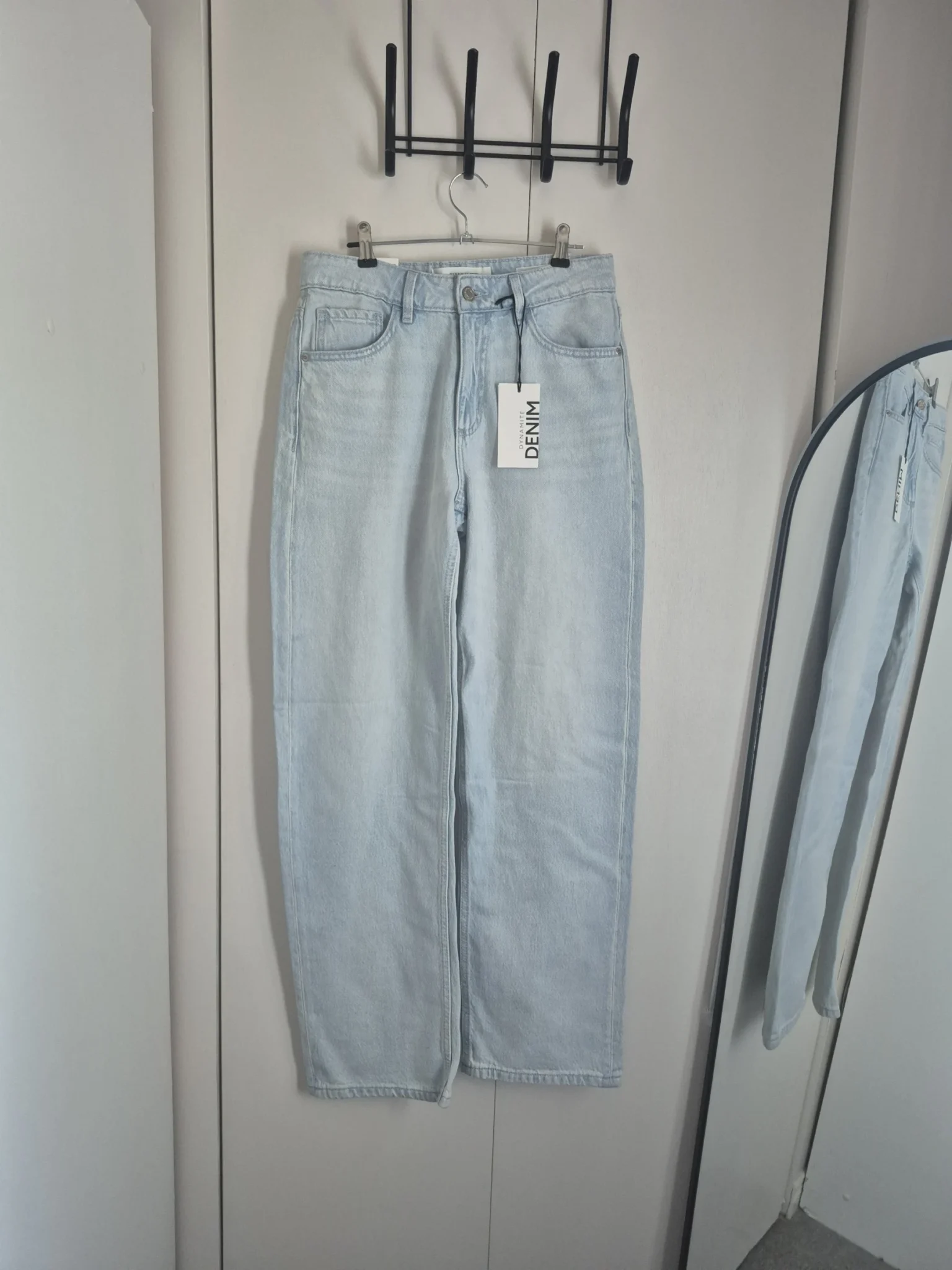 Featured image for Dynamite Mika high waisted jeans size 2
