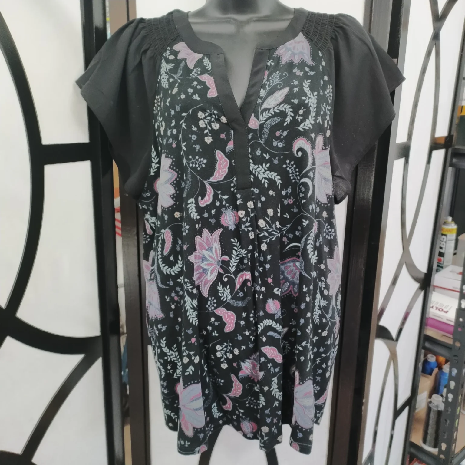 Featured image for Tunique noire fleurie