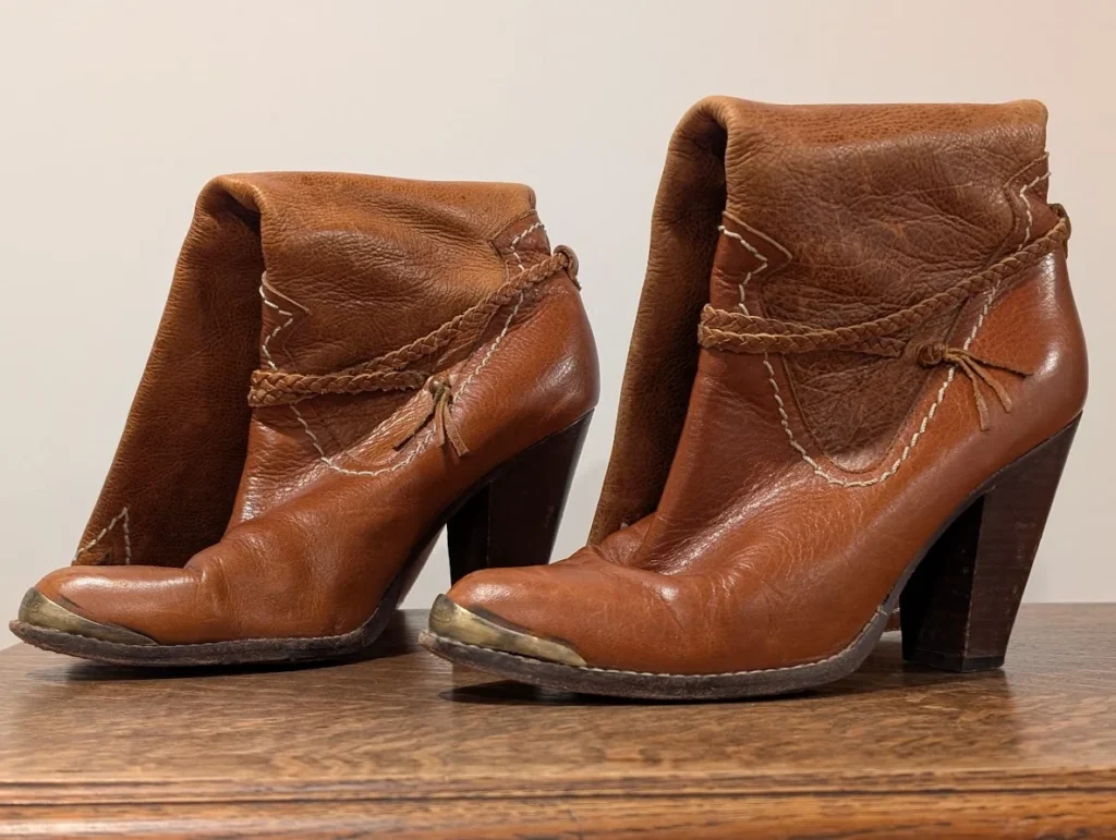 Featured image for Bottes cowboy à talons hauts