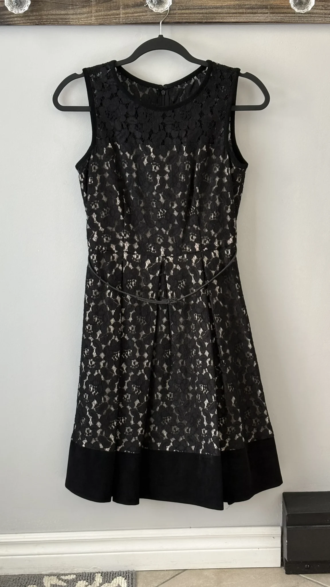 Featured image for Élégante robe noire Calvin Klein
