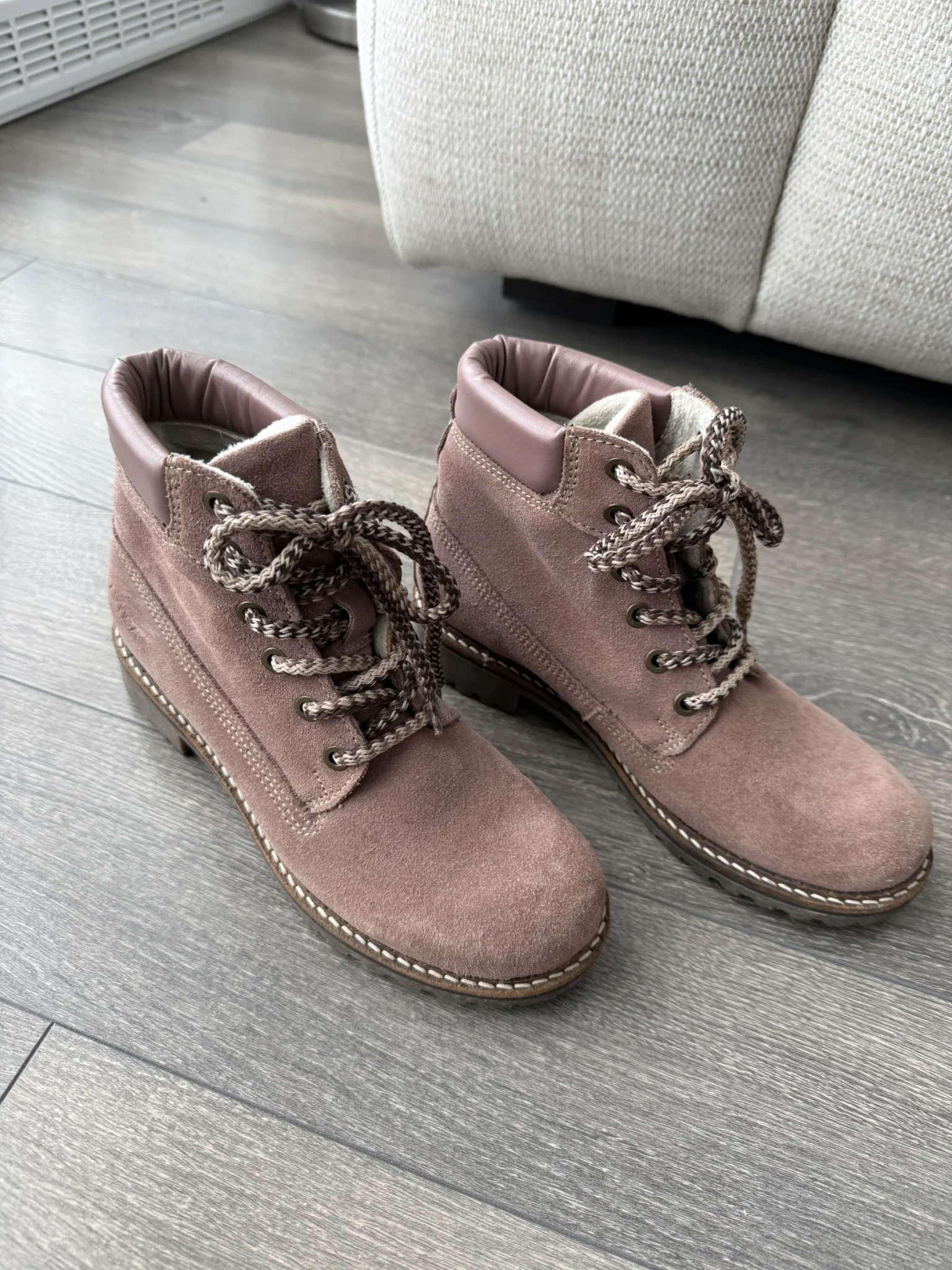 Featured image for Bottes Artica en suède rose – très bon état- size 6