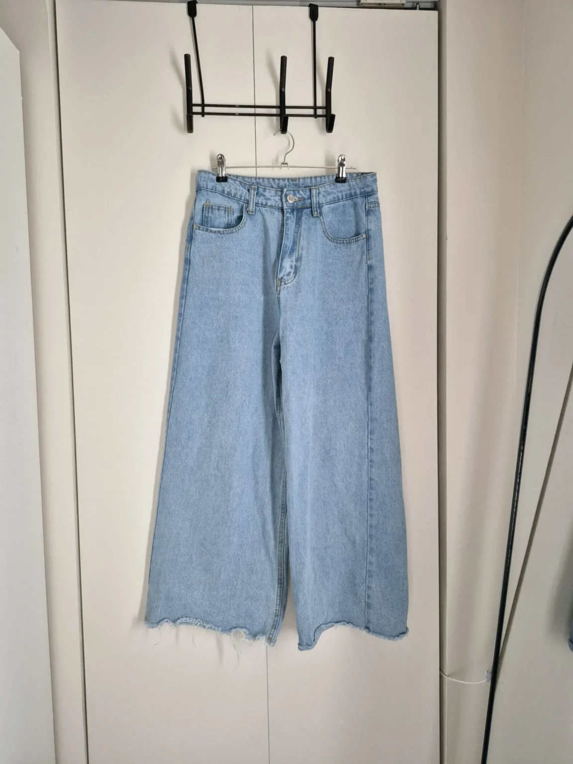 Featured image for High-waisted jeans Small