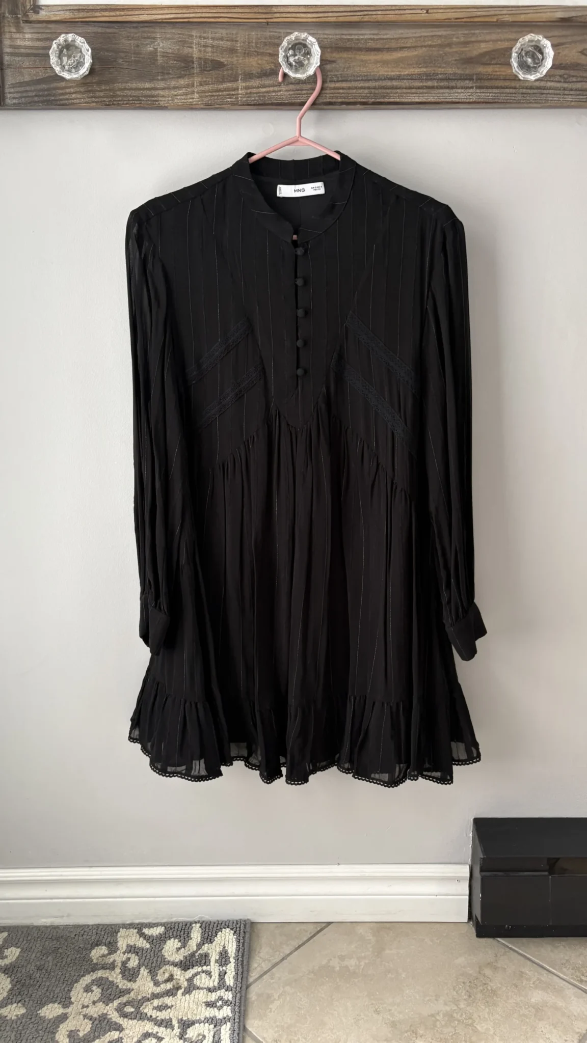 Featured image for Robe noire Mango