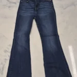 Featured thumbnail for Jeans neuf BCBGeneratipn coupe flare taille haute
