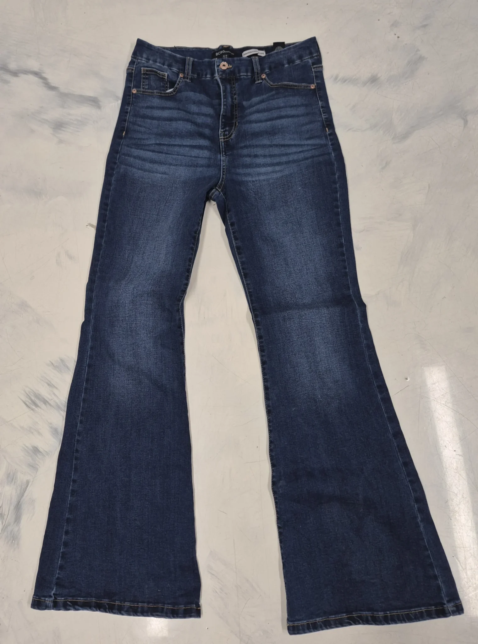Featured image for Jeans neuf BCBGeneratipn coupe flare taille haute