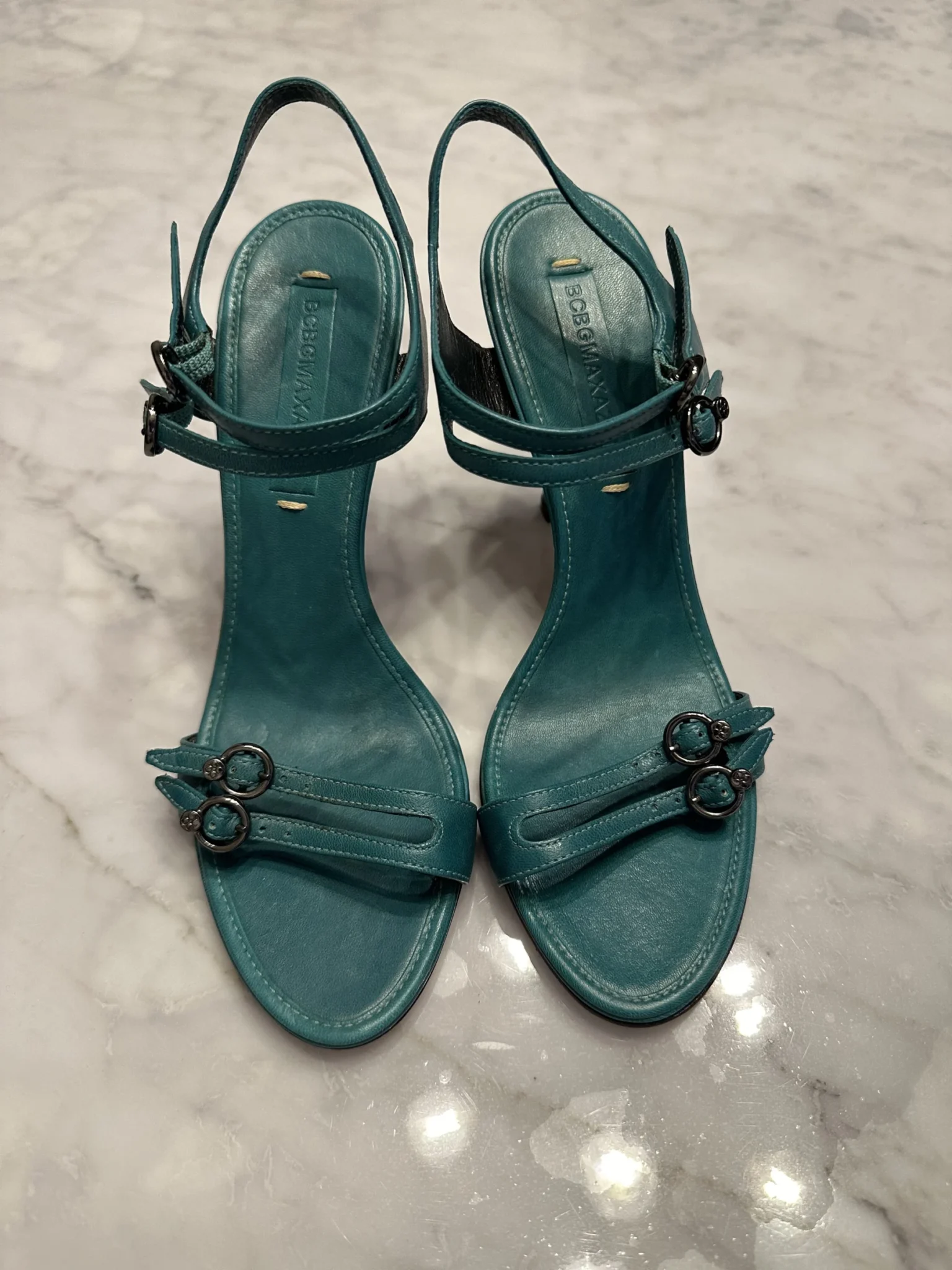 Featured image for Sandales femme BCBG size 36 en cuire