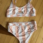 Featured thumbnail for Bikini à rayures