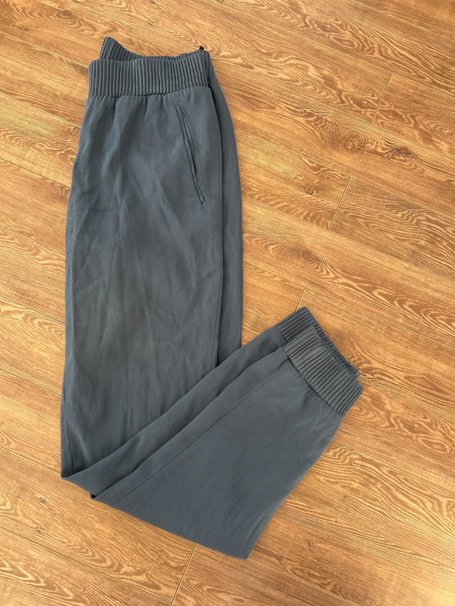 Featured image for Pantalon aritzia