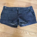 Featured thumbnail for Short en jeans Guess