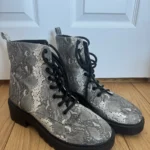 Featured thumbnail for Bottes peau de serpent