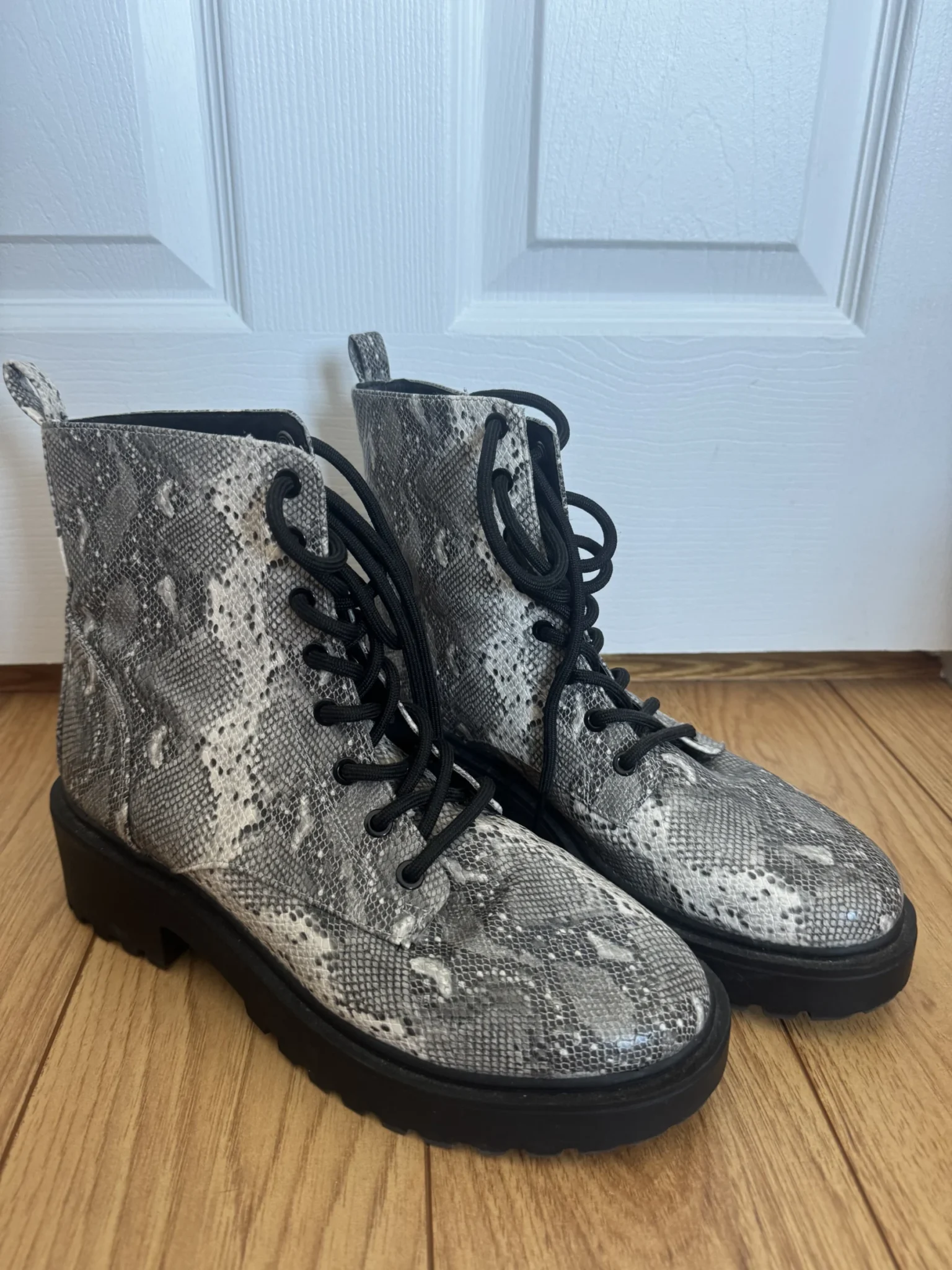 Featured image for Bottes peau de serpent