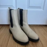 Featured thumbnail for Bottes beiges