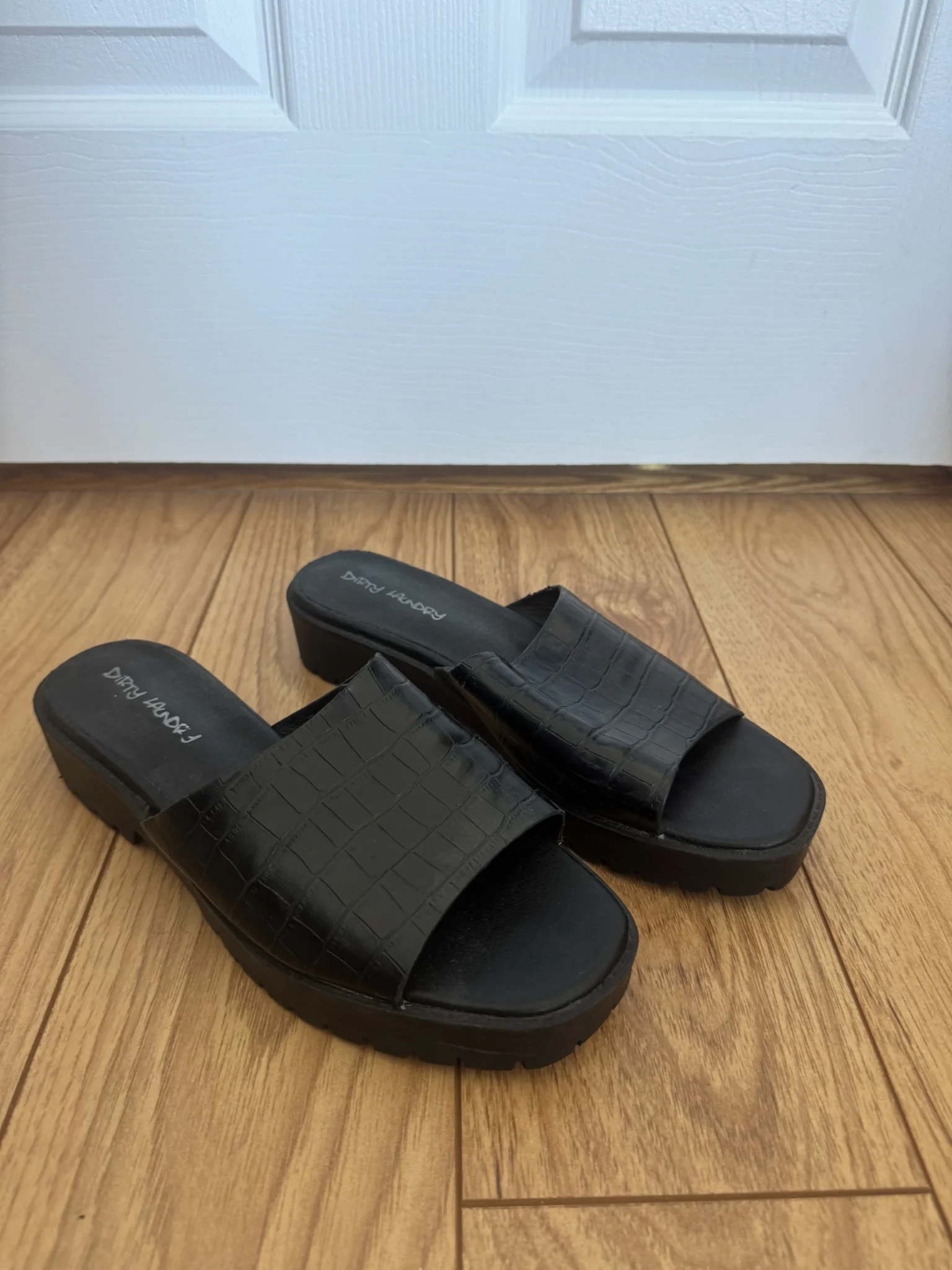 Featured image for Sandales à talon noires