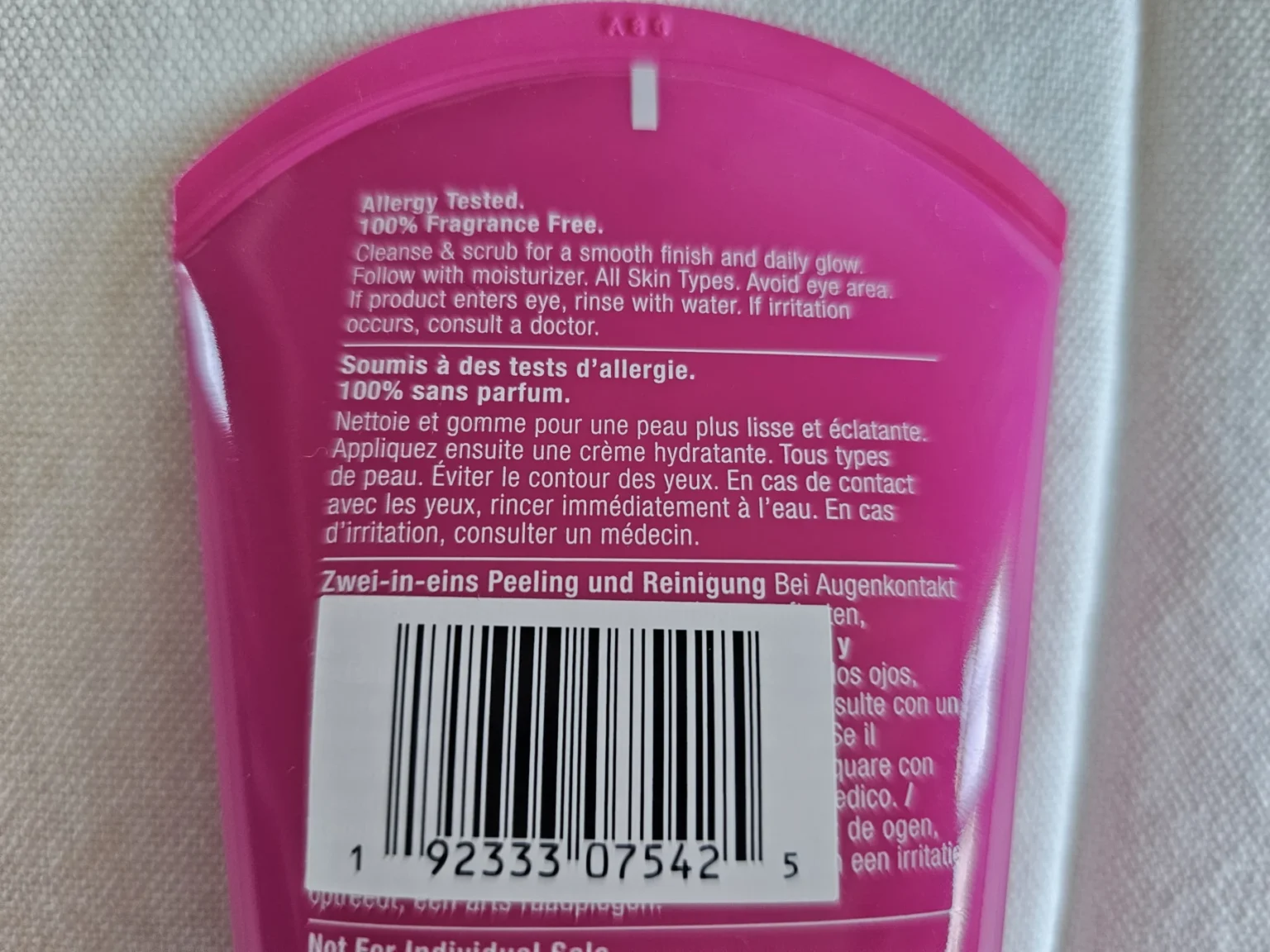 Image for Clinique, nettoyant exfoliant énergisant 2 en 1