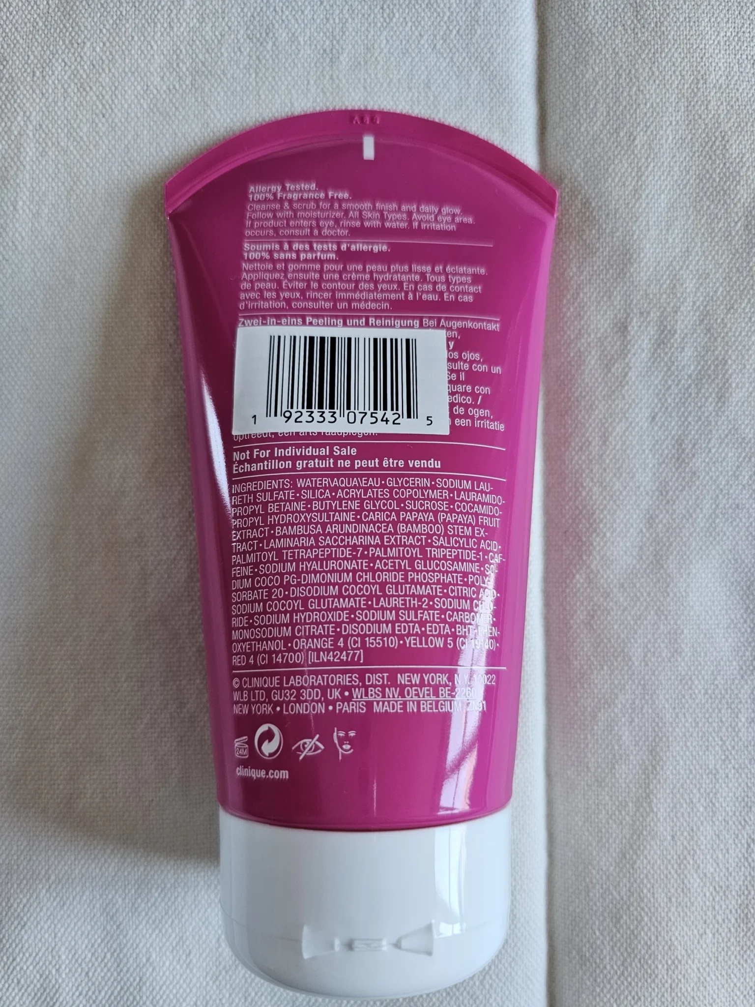 Image for Clinique, nettoyant exfoliant énergisant 2 en 1
