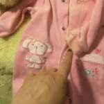 Thumbnail for Pyjama taille 1 mois imparfait pour bébé naissant fille