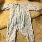 Featured thumbnail for Pyjamas pattes bébé naissant unisexe (fait petit)