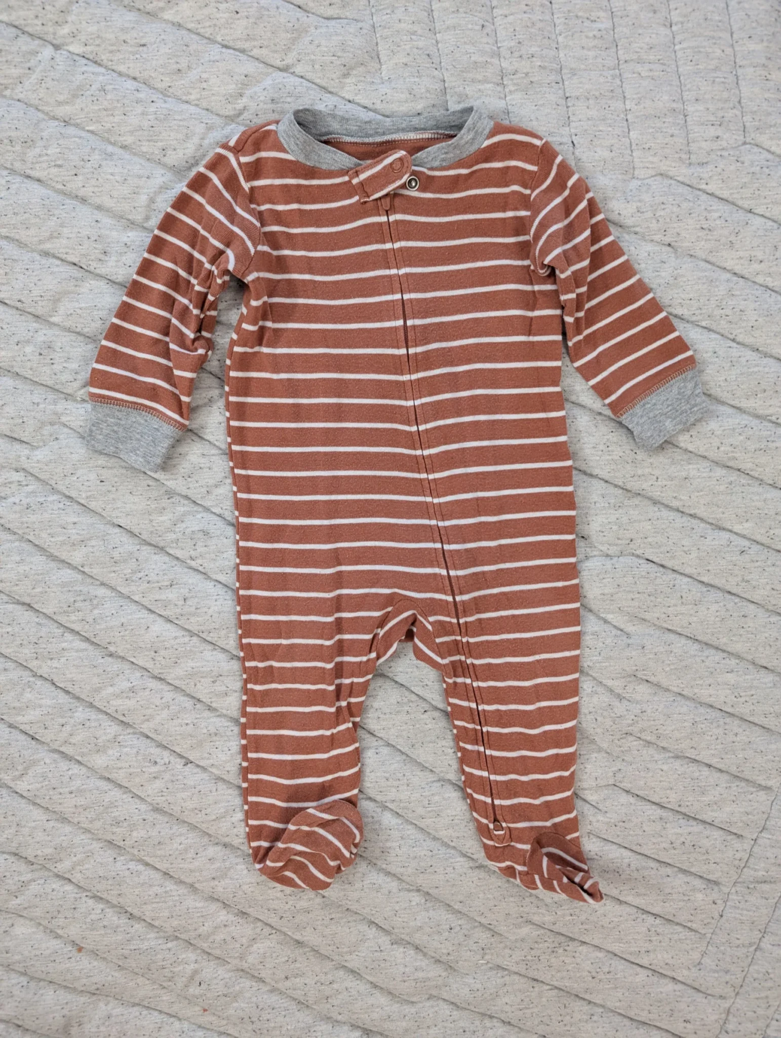 Featured image for Pyjama 1 pièce 6-9 mois