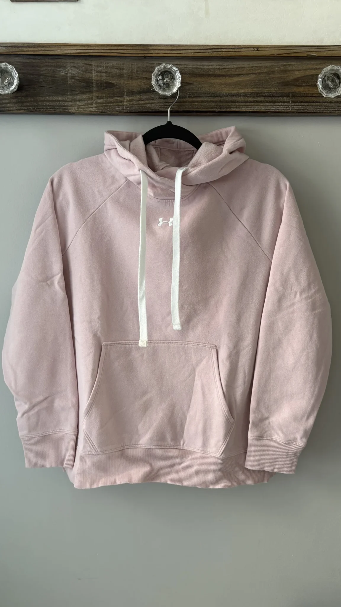 Featured image for Hoodie rose Under Armour