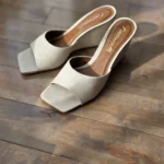 Featured thumbnail for Sandales en cuir Intervalle