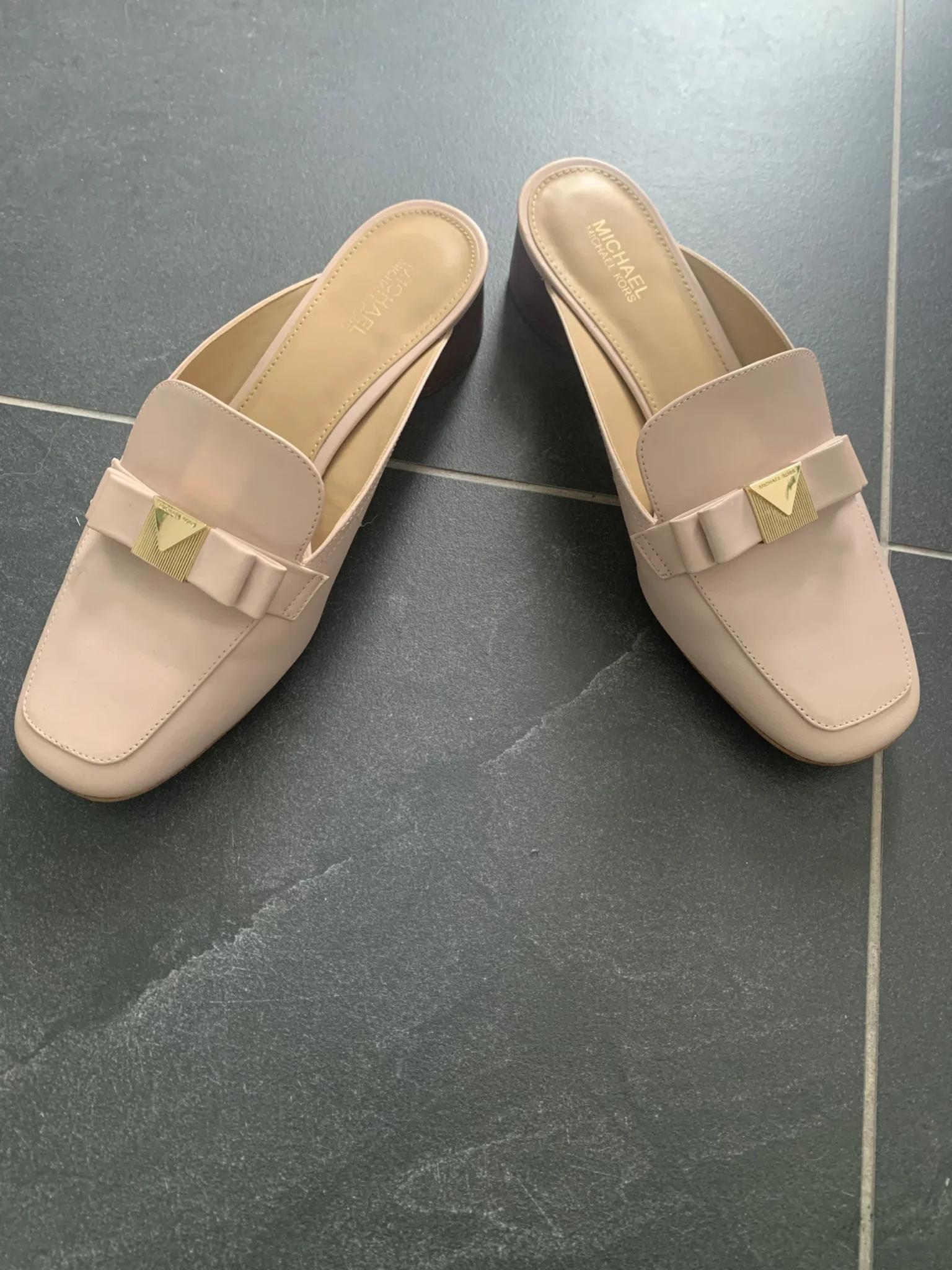 Featured image for Mule rose pâle en cuir Michael Kors taille 6