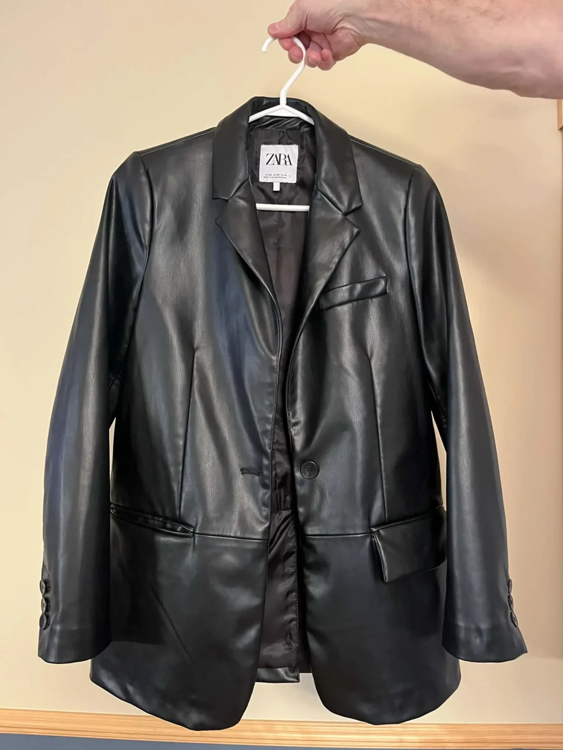 Featured image for Manteau de cuir Zara