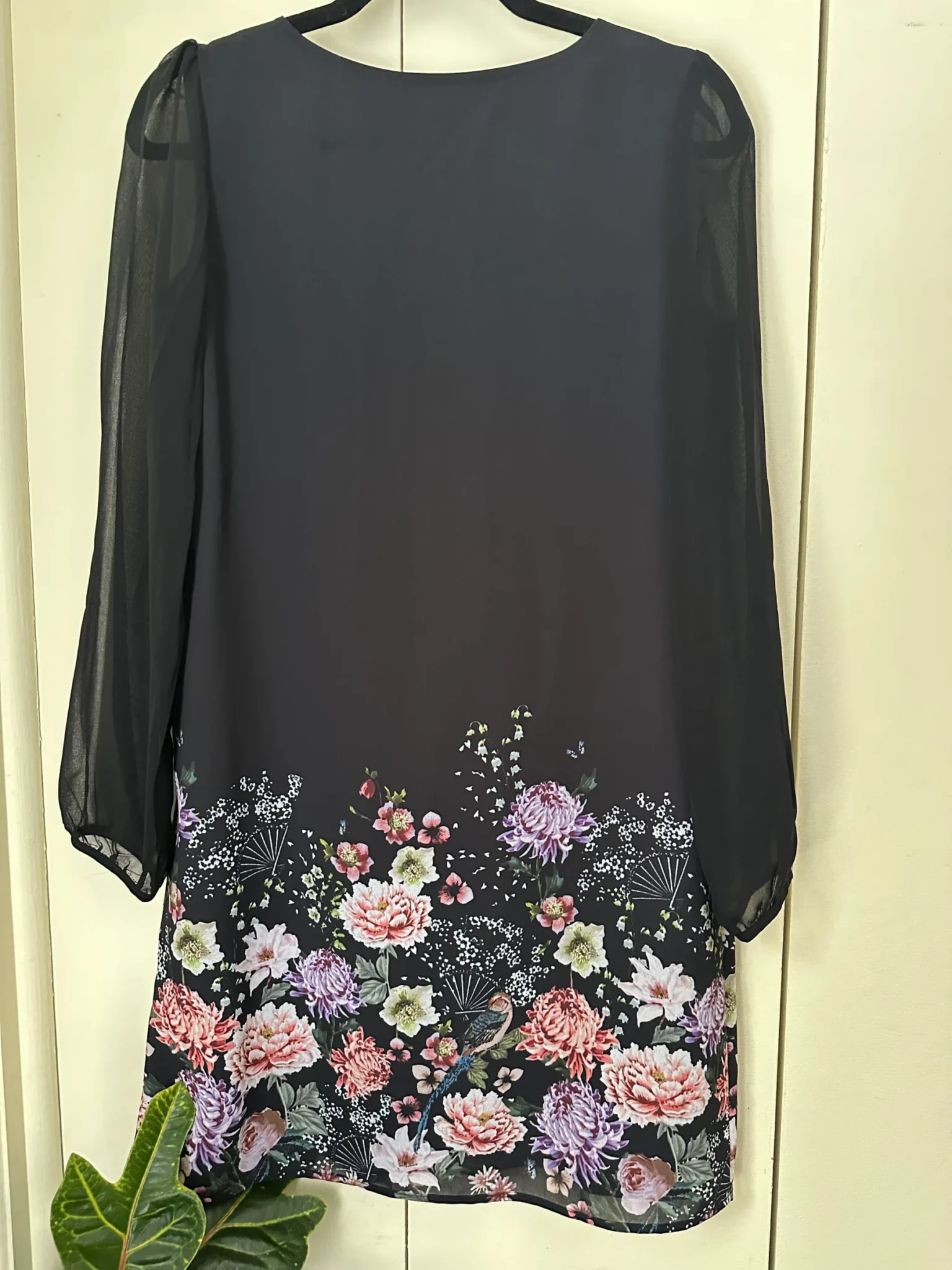 Image for Yumi black floral dress - size small (36)