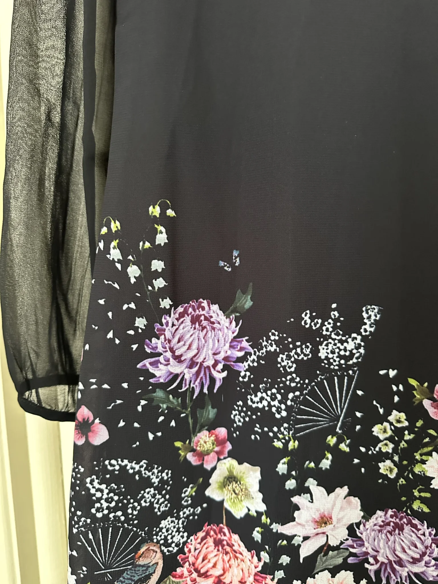 Image for Yumi black floral dress - size small (36)
