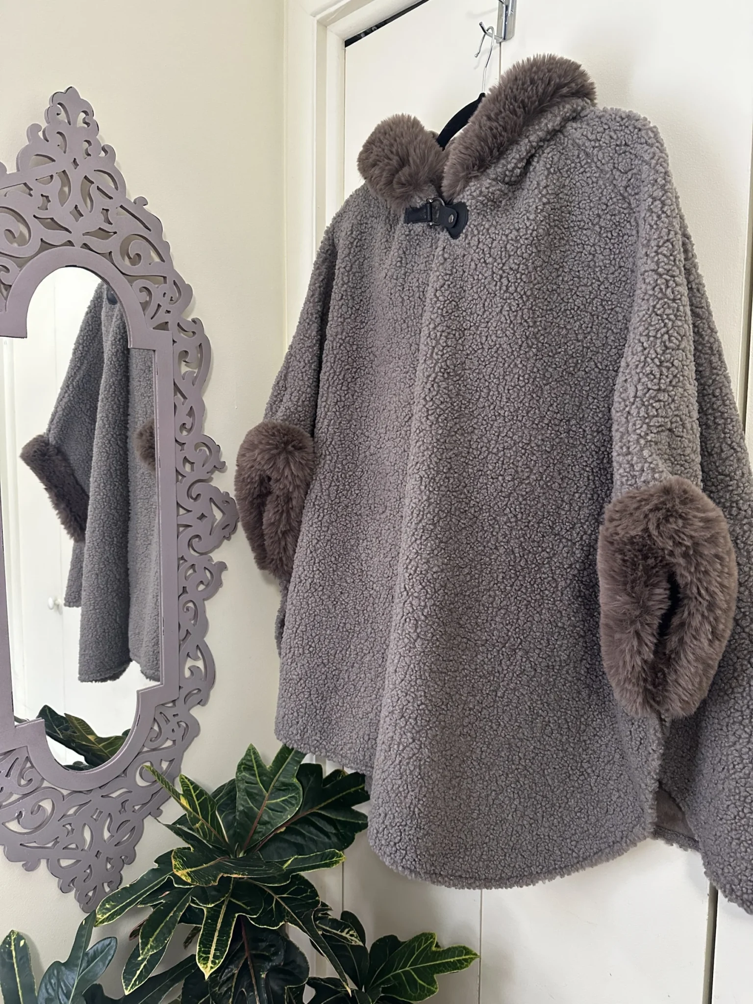 Featured image for Cape in taupe bouclé fabric - one size